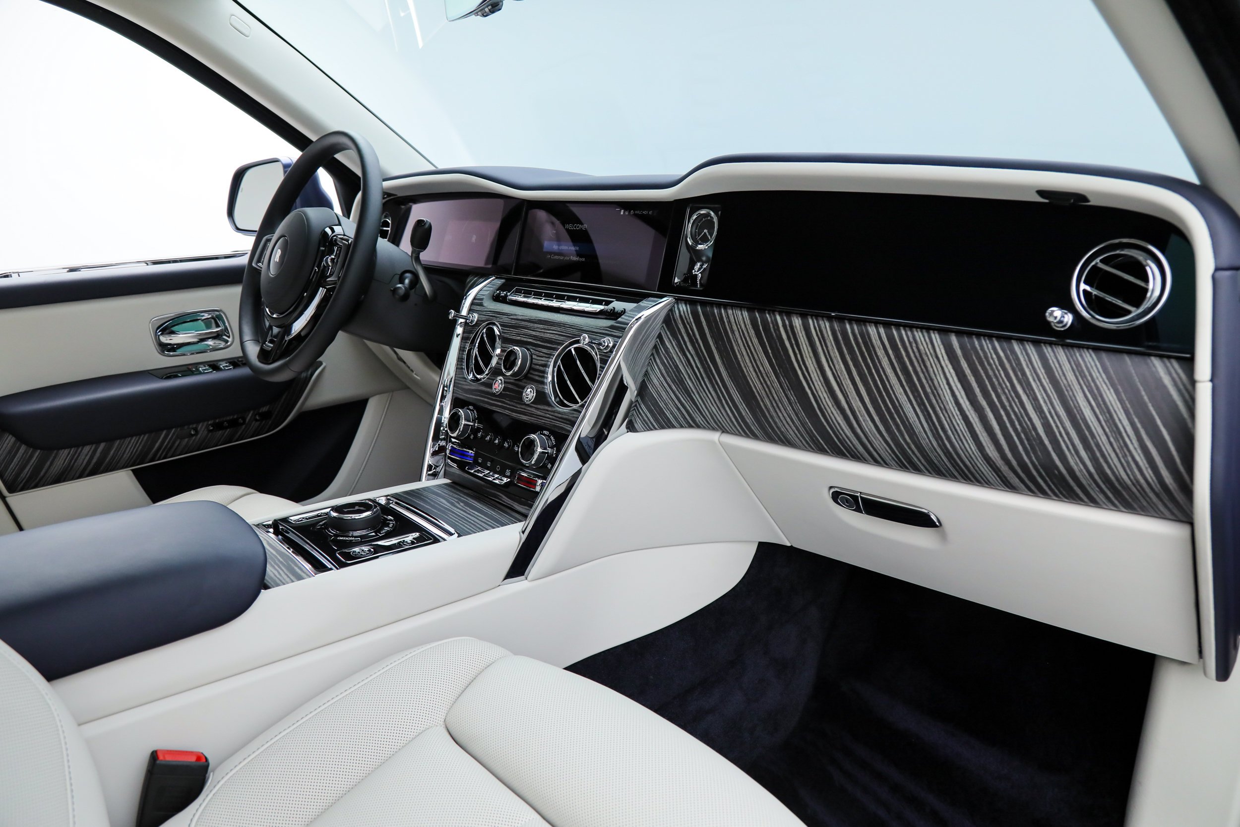 Used 2026 Blue Rolls-Royce  image 18