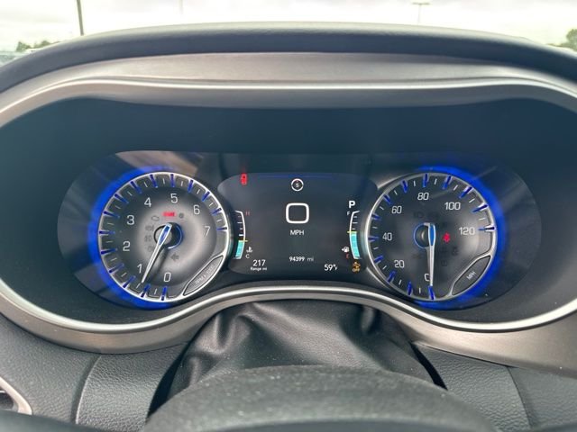 Used 2020 Granite Crystal Metallic Clearcoat Chrysler Launch Edition image 10