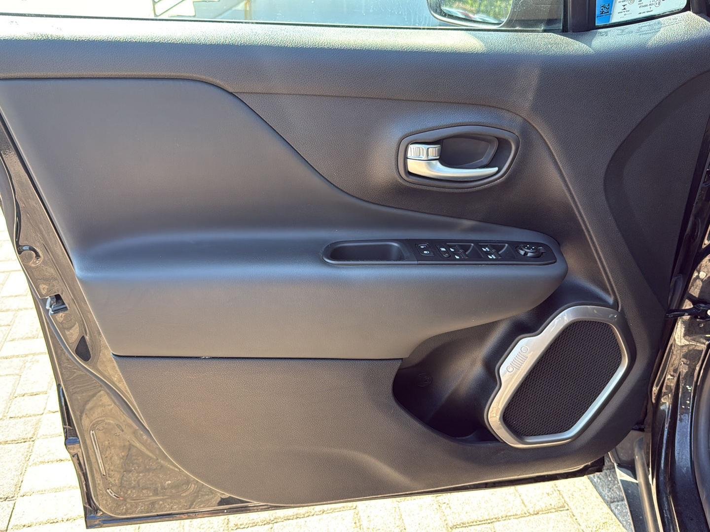 Used 2022 Black Clearcoat Jeep Latitude image 12