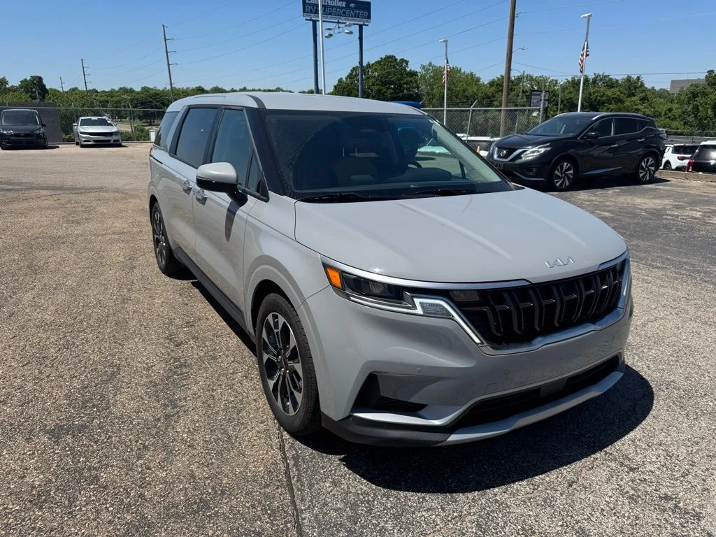 2024 Kia Sedona EX's photo