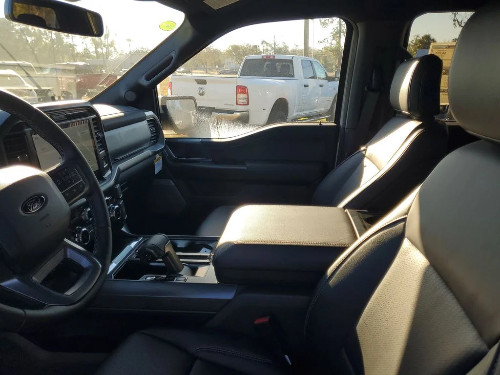 2025 Ford F-150 Lariat - Photo 9