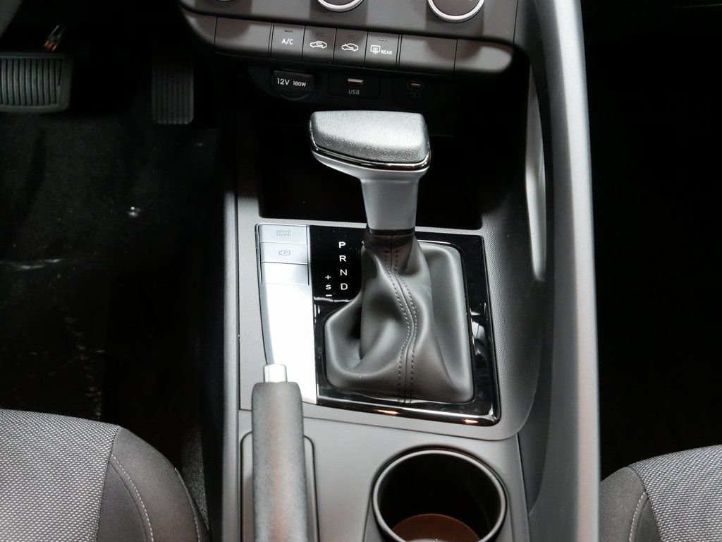 2025 Hyundai Elantra SE - Photo 15