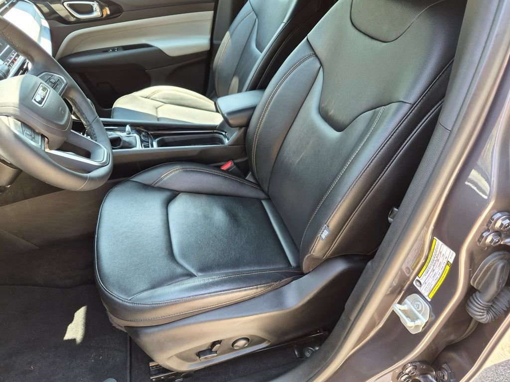 Used 2024 Gray Jeep Limited image 20