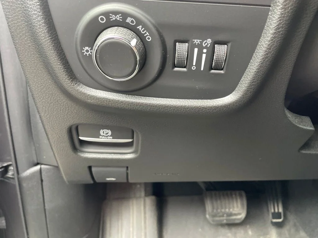 Used 2023 Gray Jeep Altitude X image 14