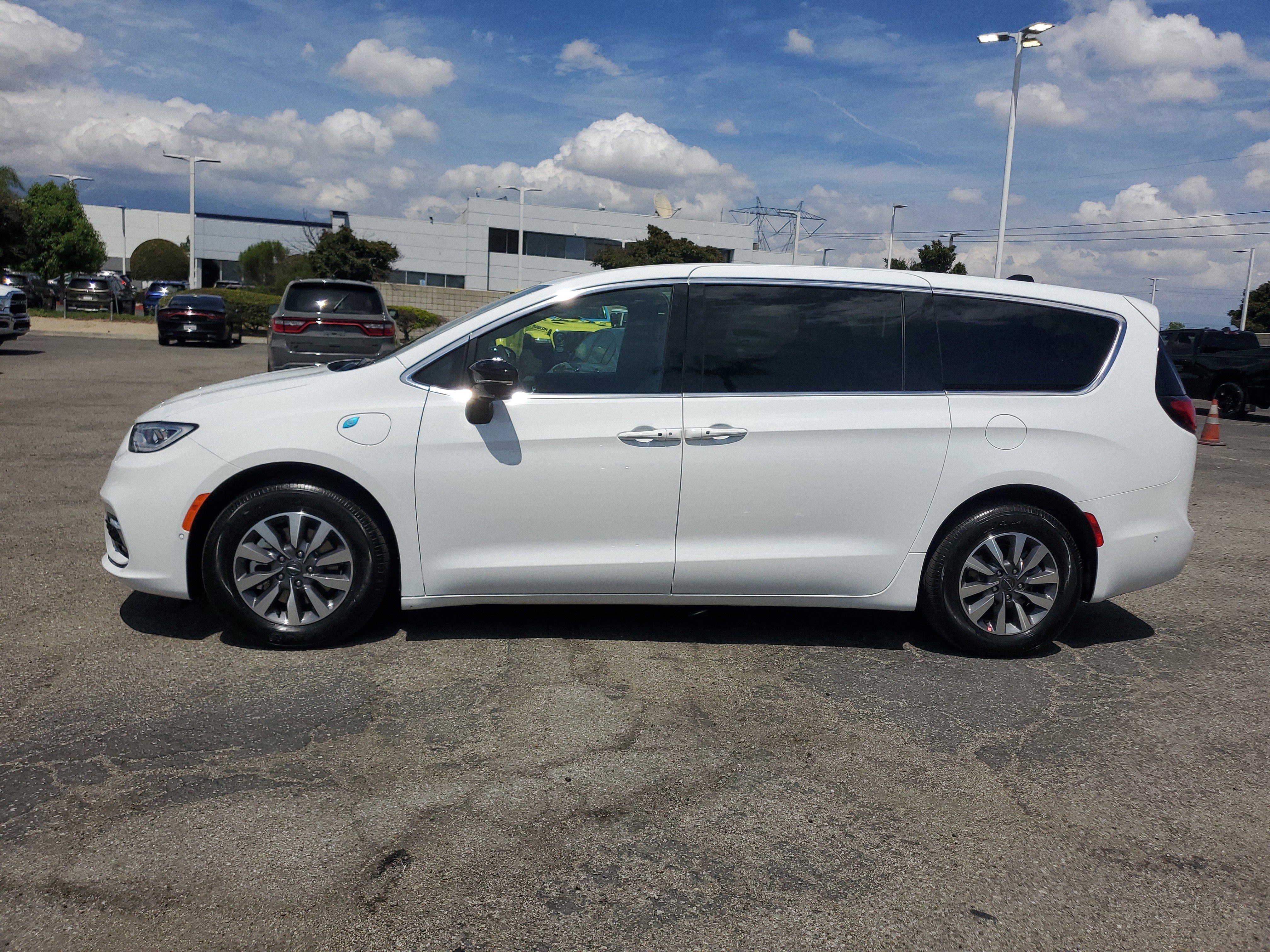 Used 2025 Chrysler Pacifica PHEV Select with VIN 2C4RC1S72SR500197 for sale in Fontana, CA