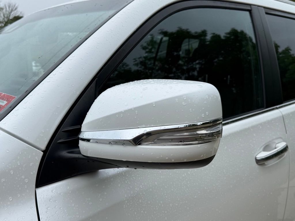 Used 2022 White Lexus 460 image 10