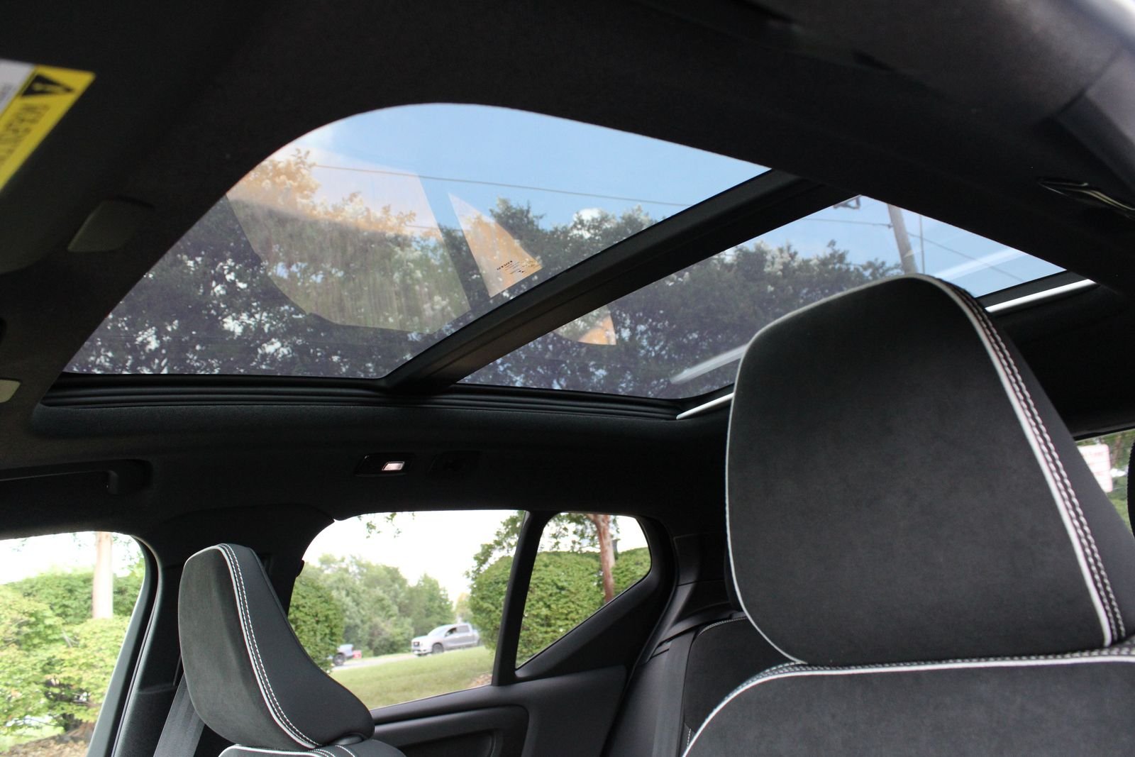 Used 2023 White Volvo Ultimate image 10