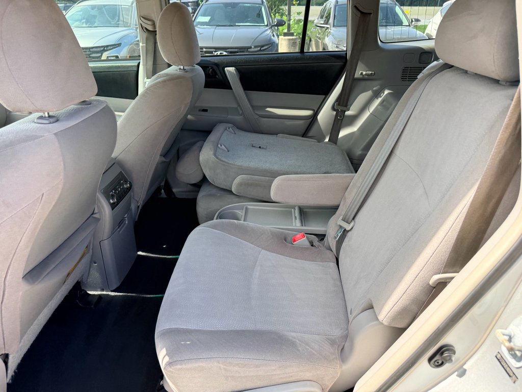 Used 2013 Classic Silver Metallic Toyota  image 10