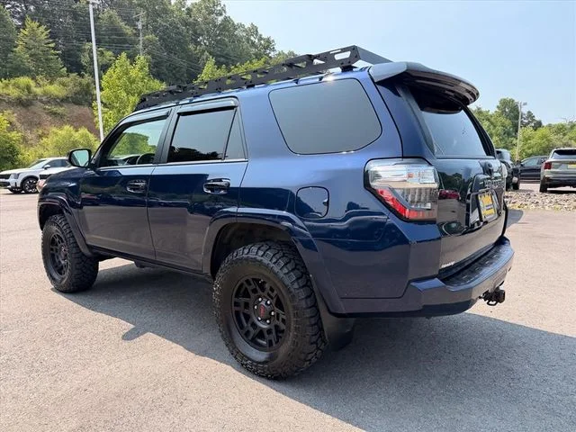 Used 2021 Blue Toyota Venture image 7