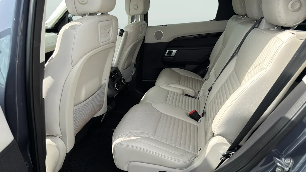 Used 2024 Blue Land Rover S image 18
