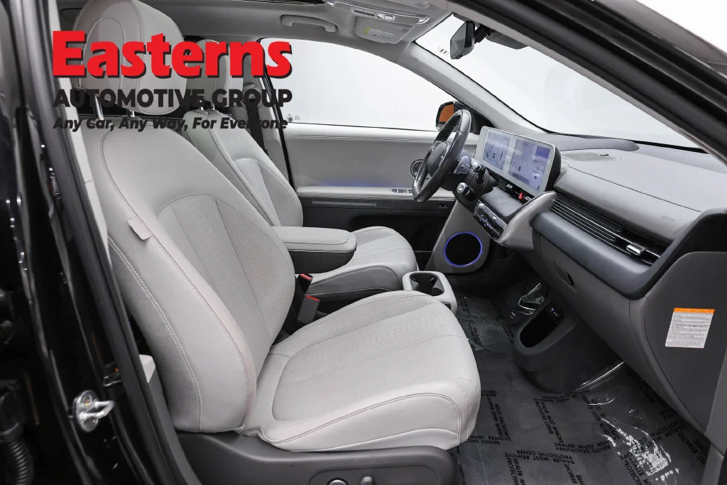 Used 2023 Black Hyundai Limited image 26