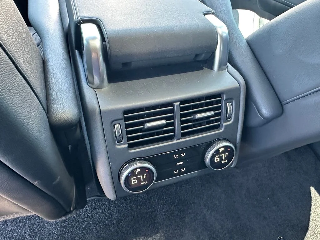 Used 2025  Land Rover Dynamic SE image 27