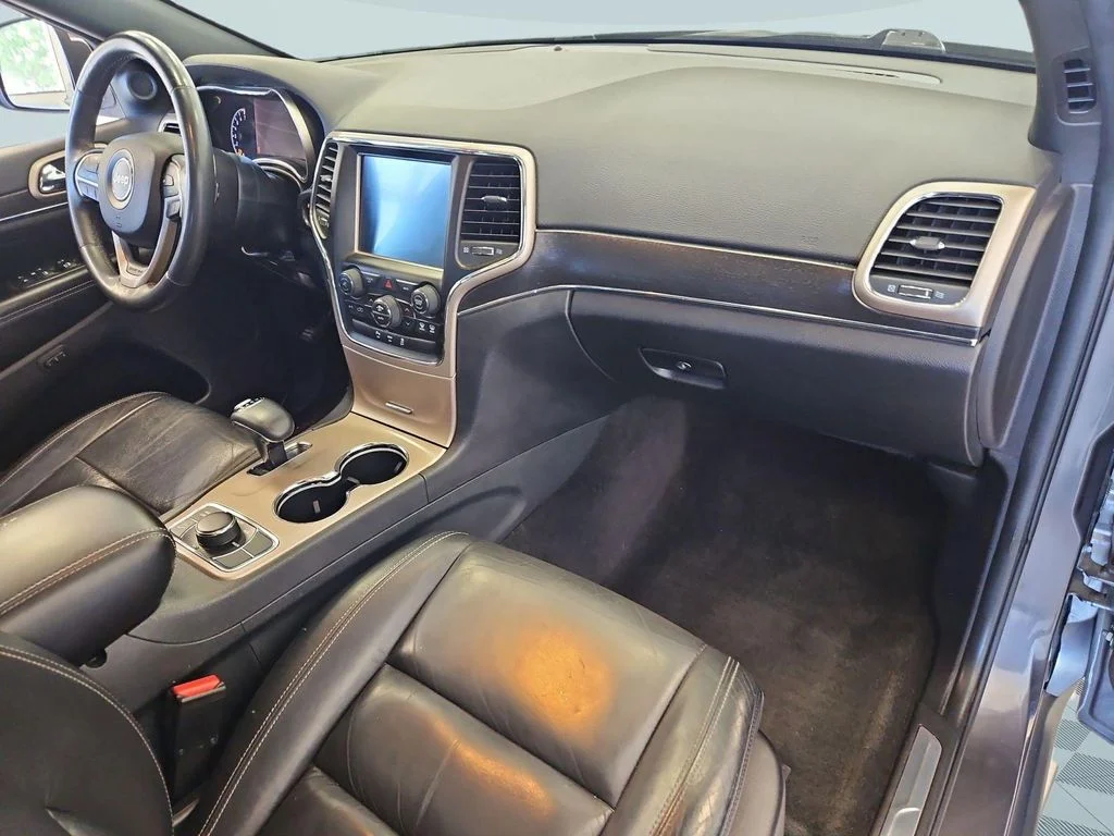 Used 2015 Granite Crystal Metallic Clearcoat Jeep Limited image 29