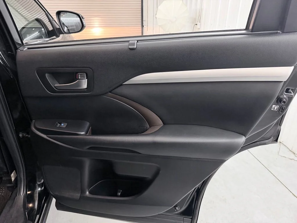Used 2019 Black Toyota XLE image 36