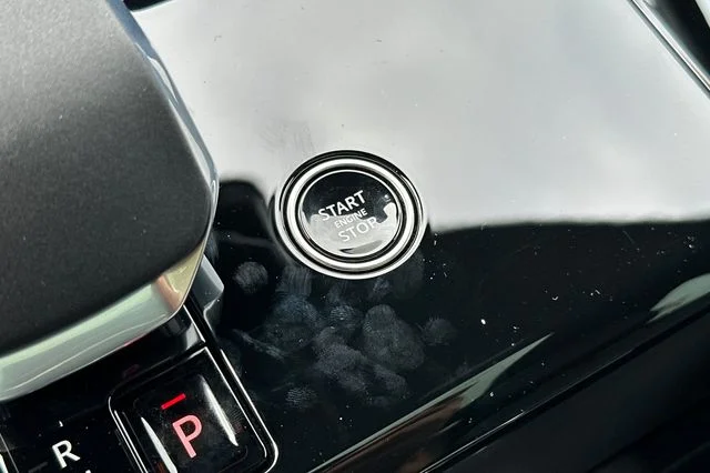 New 2026 Santorini Black Land Rover Dynamic SE image 21