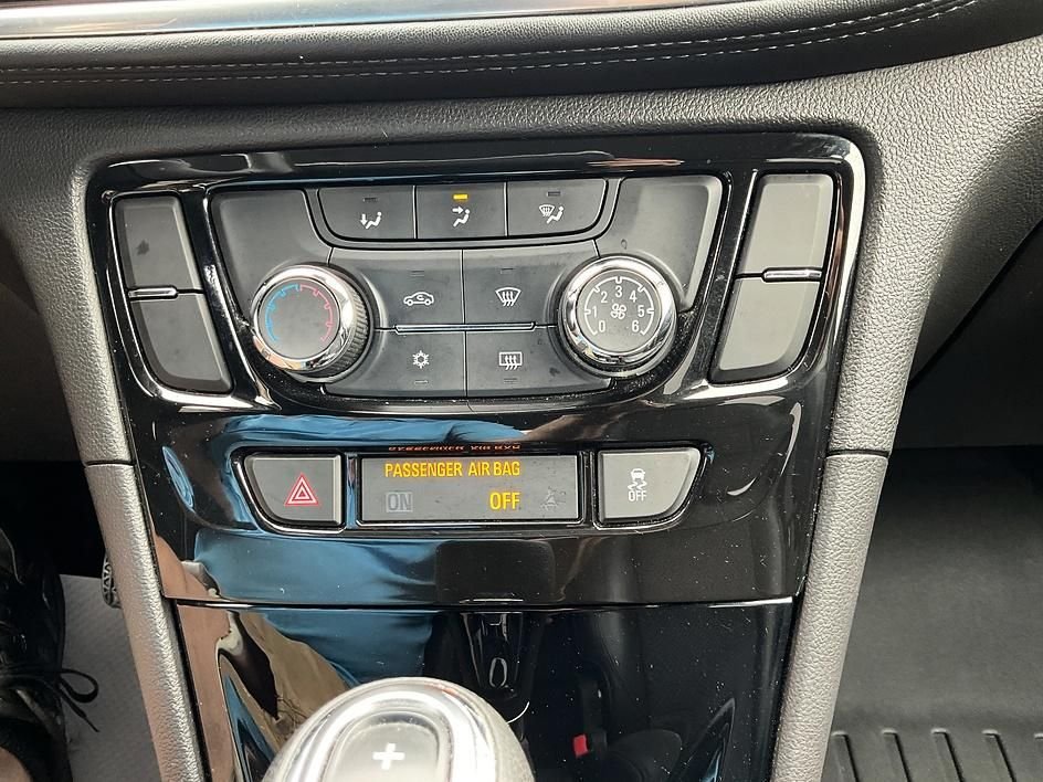 Used 2018 White Buick Preferred image 21