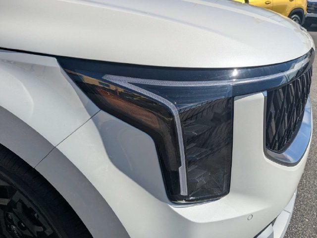 New 2027 White Kia LXS image 9