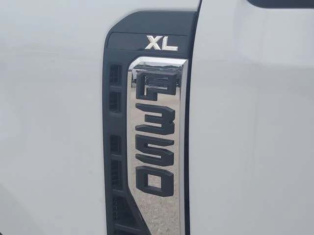 New 2026 Oxford White Ford XL image 9