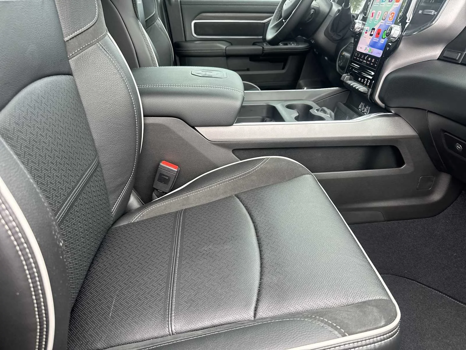 New 2026 Diamond Black Crystal Pearl-Coat Exterior Paint RAM Laramie image 17