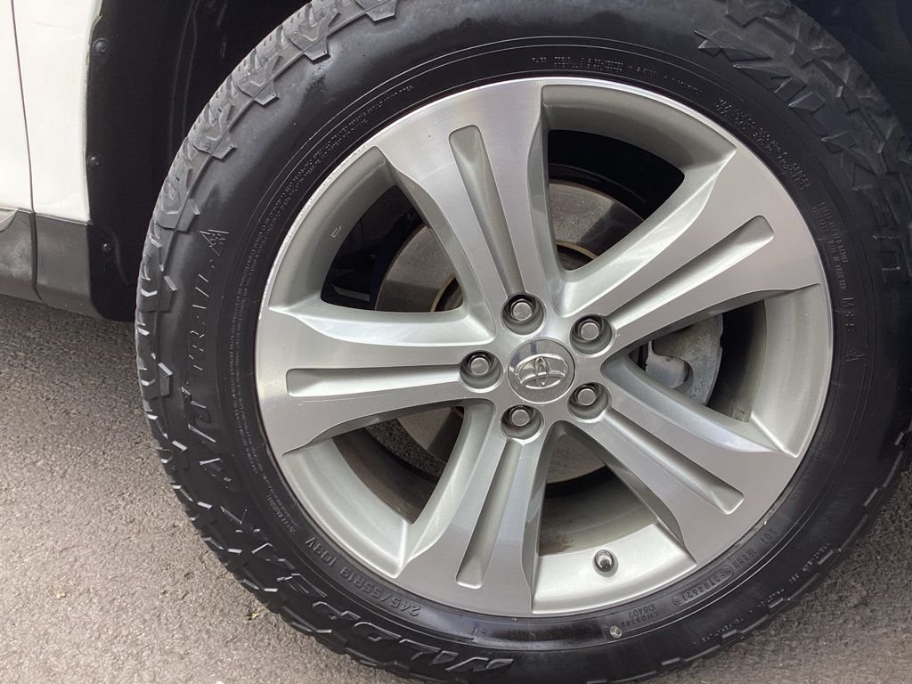 Used 2013 White Toyota Limited image 7