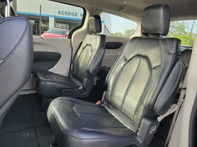 Used 2023 Granite Crystal M Chrysler Touring L image 11