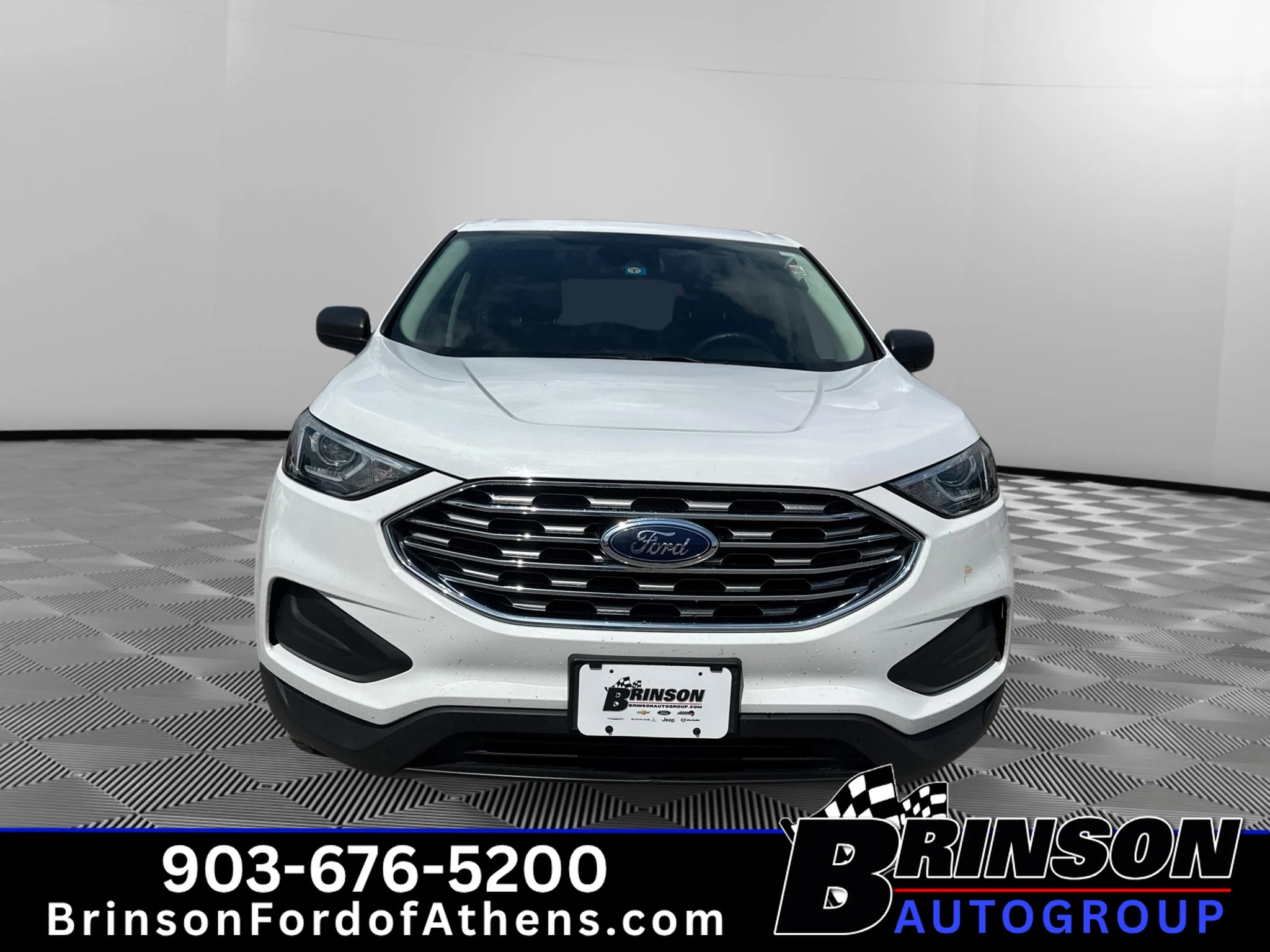 Certified Used 2021 Oxford White Ford SE image 2
