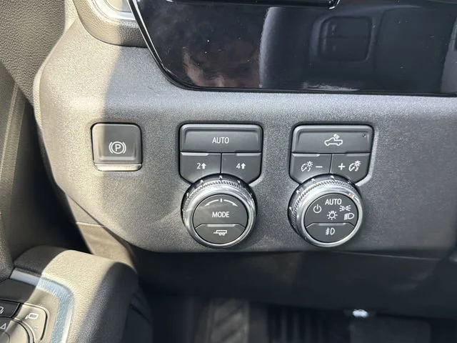New 2026 Onyx Black GMC Elevation image 28