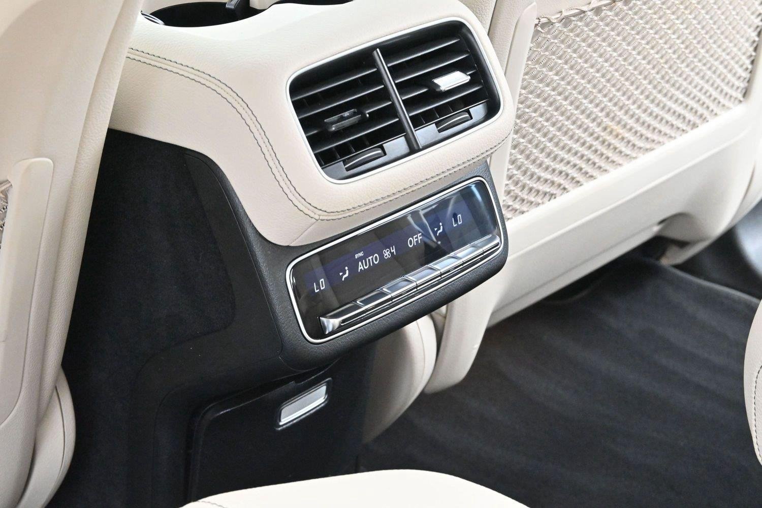 Used 2025 Polar White Mercedes-Benz GLS 450 image 37