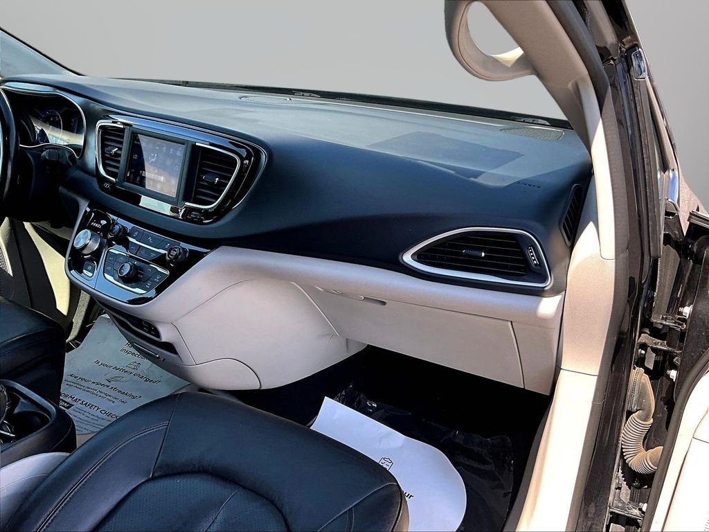 Used 2020 Black Chrysler Touring L image 30
