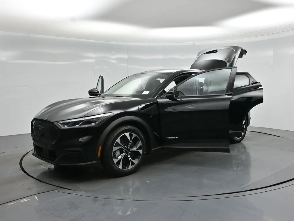 New 2026 Shadow Black Ford Select image 28