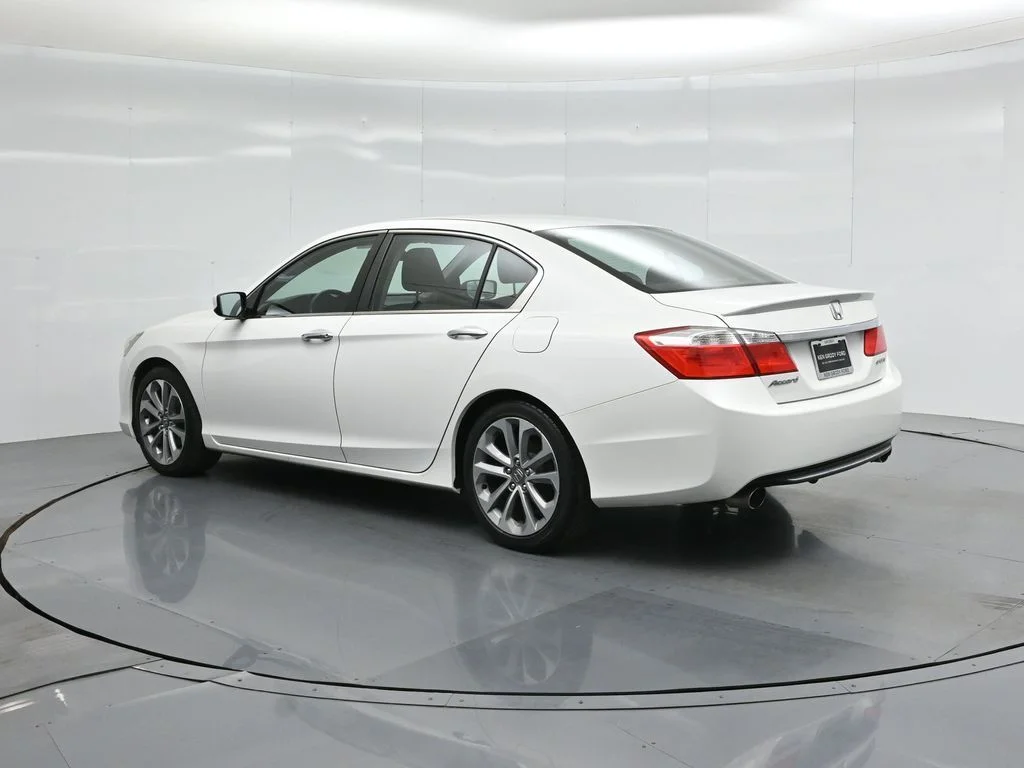 Used 2013  Honda Sport image 5