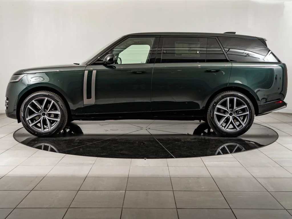New 2026 Belgravia Green Land Rover SE image 5