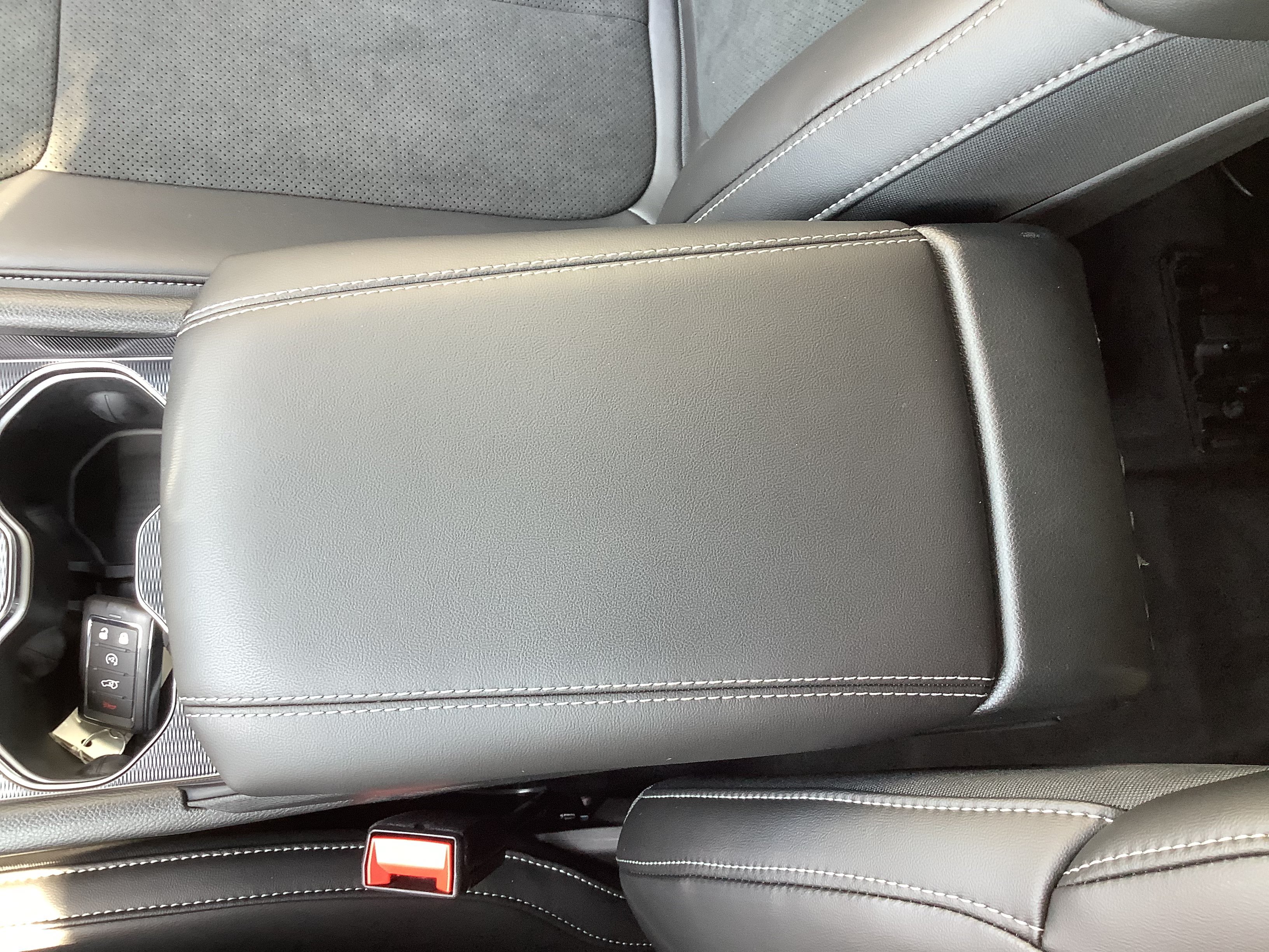 New 2026 Silver Zynith Exterior Paint Jeep Altitude image 14