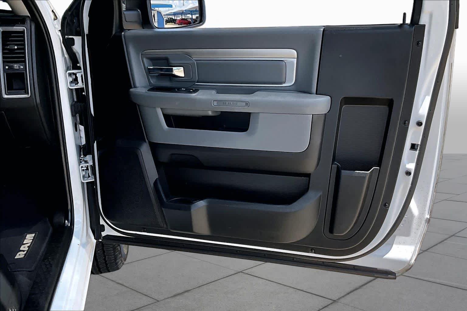 Used 2019 Bright White Clearcoat Ram Express image 21