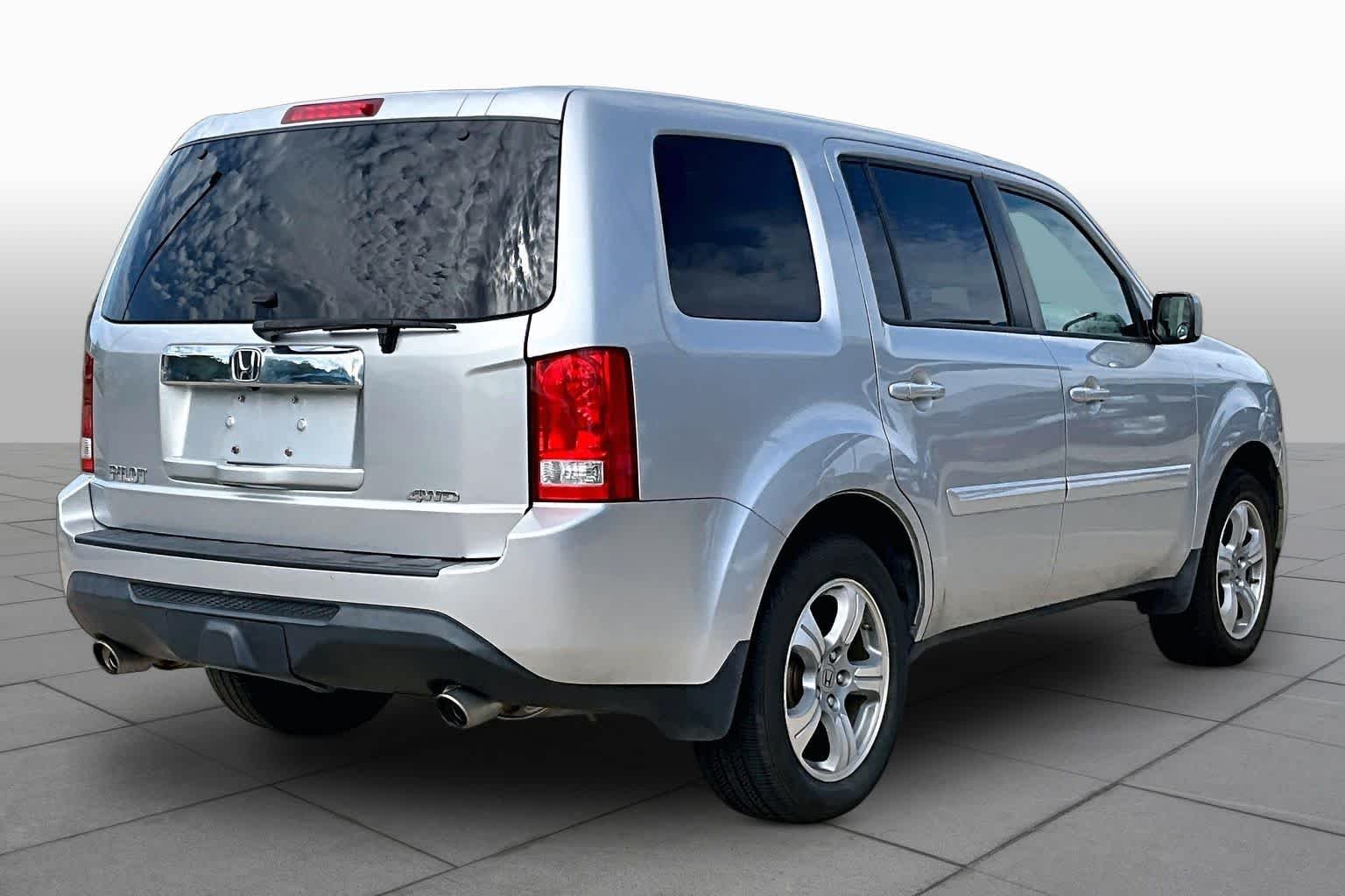 Used 2014 Alabaster Silver Metallic Honda EX-L image 13