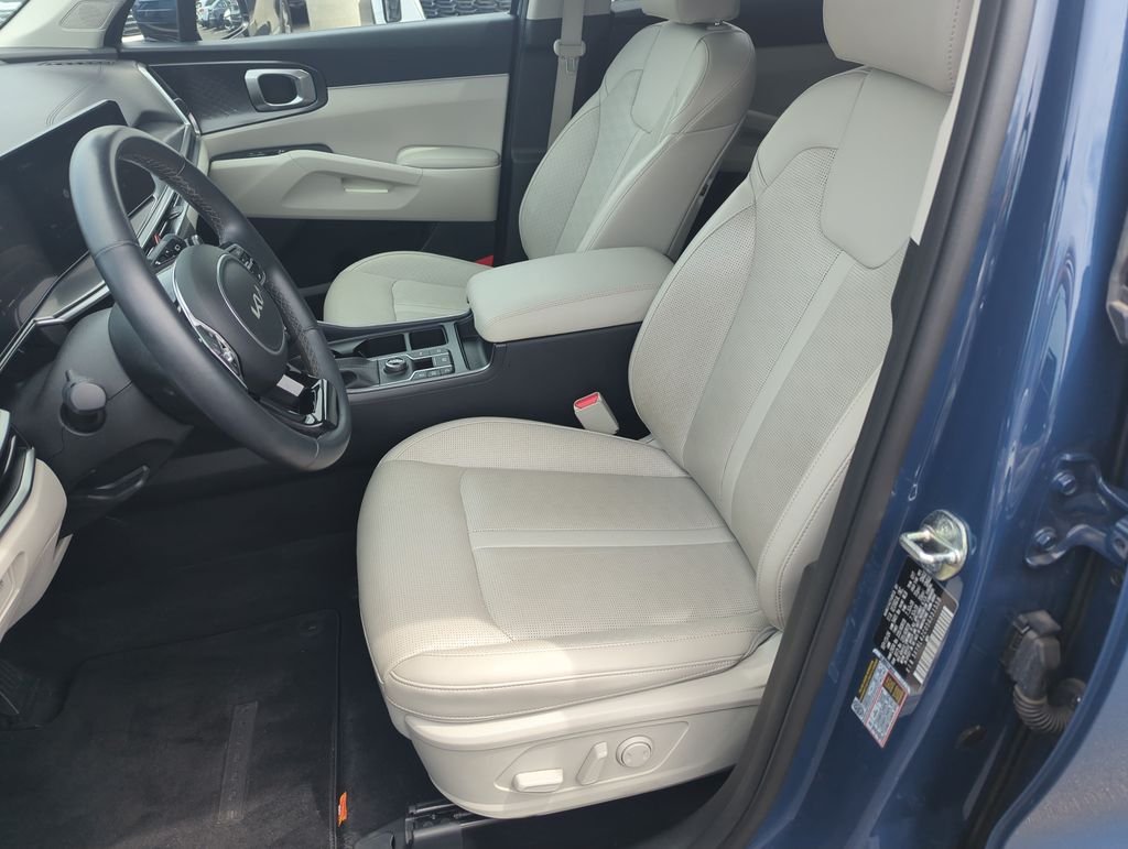 Used 2025 Black Kia S image 12