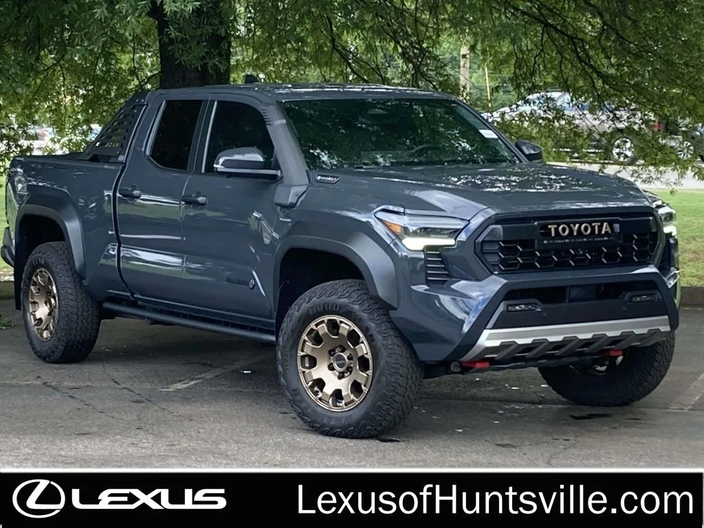 Used 2025  Toyota Trailhunter image 1