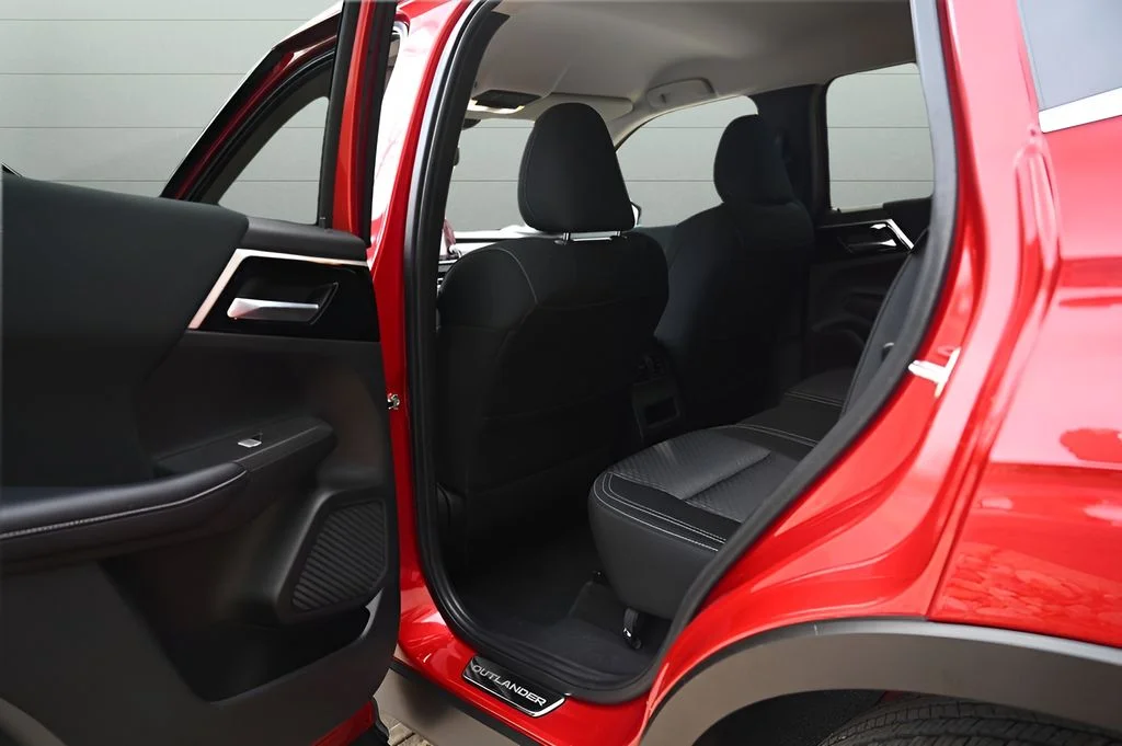 Used 2024 Red Mitsubishi ES image 38