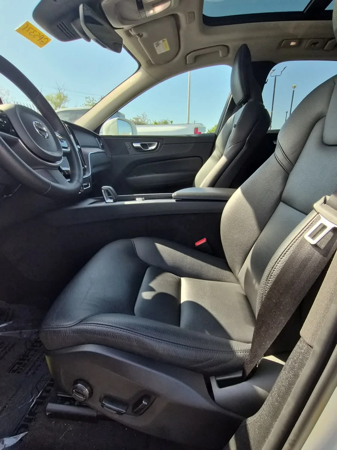 Used 2023  Volvo Plus Bright Theme image 13