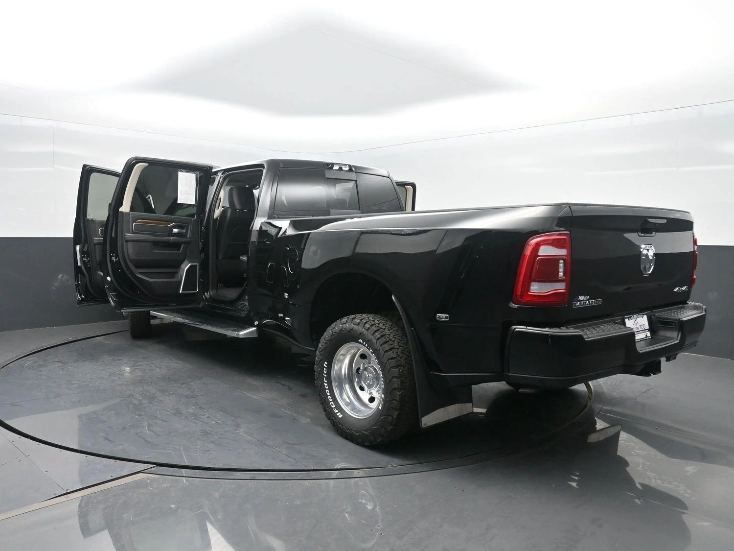 Used 2024 Diamond Black Crystal Pearlcoat Ram Laramie image 51