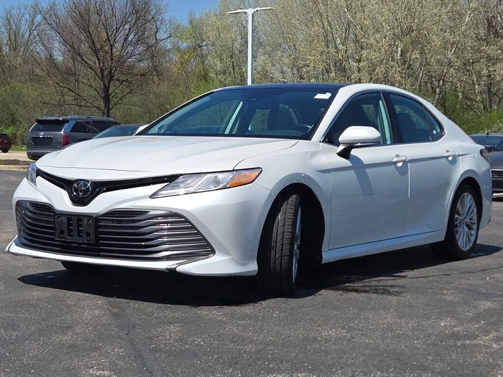 Used 2020 Beige Toyota XLE image 5