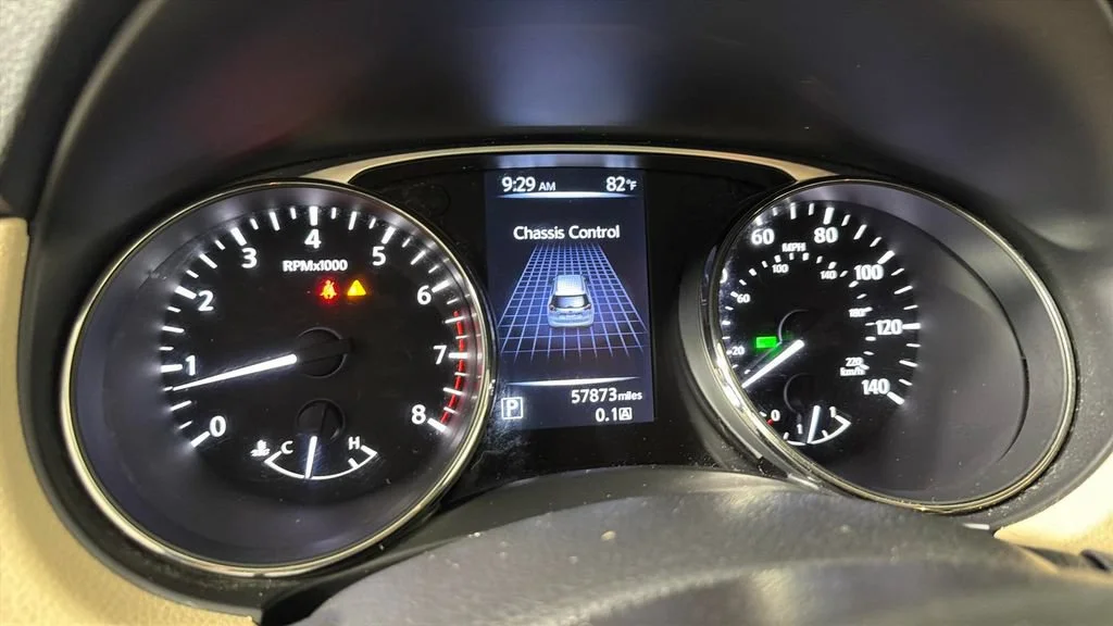 Used 2016 Red Nissan S image 20