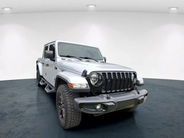 Used 2022 Silver Jeep Sport image 8