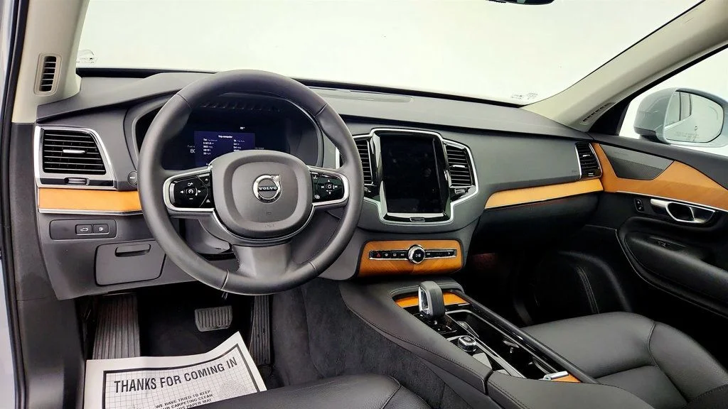 Used 2025 Vapour Grey Metallic Volvo T8 AWD Plus 7-Seater w/ harman/kardon & 21