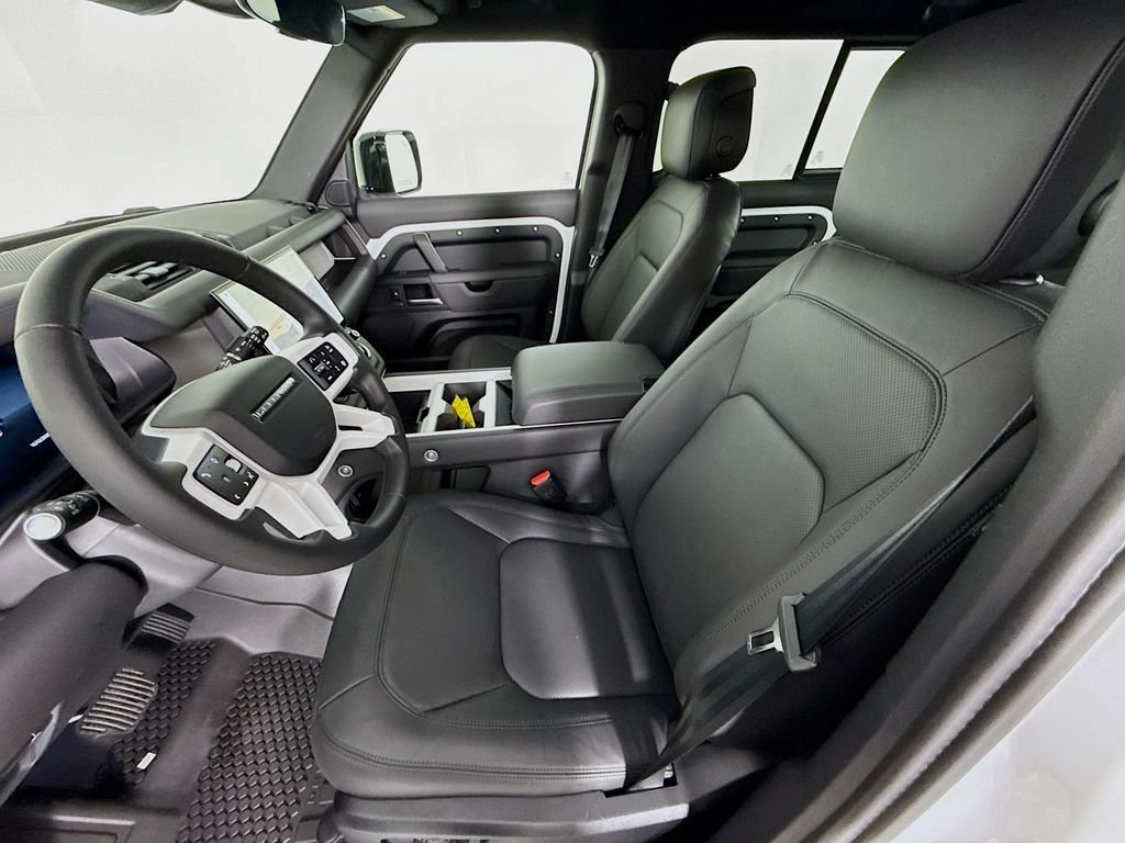 New 2026 Fuji White LAND ROVER X-Dynamic SE image 5