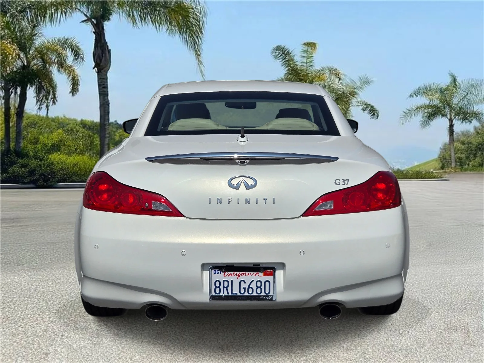 Used 2011 Moonlight White INFINITI 2dr Base image 5