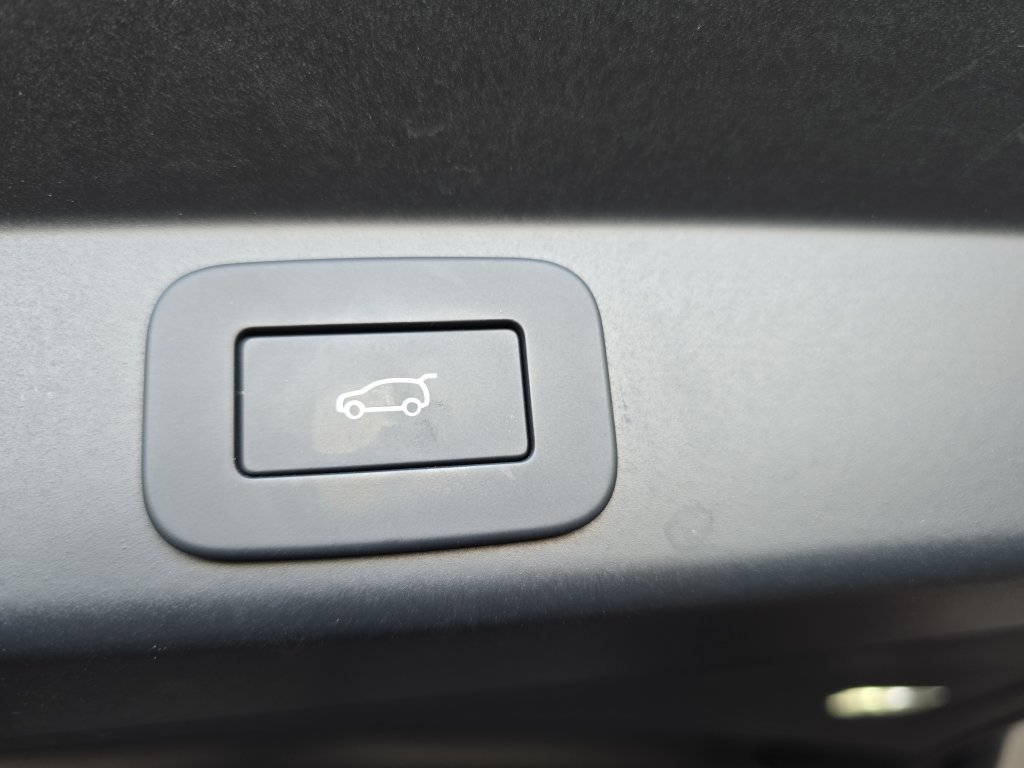 Used 2025 Red Land Rover SE image 16