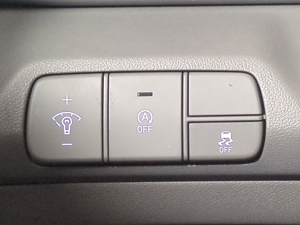 2025 Hyundai Elantra SE - Photo 25