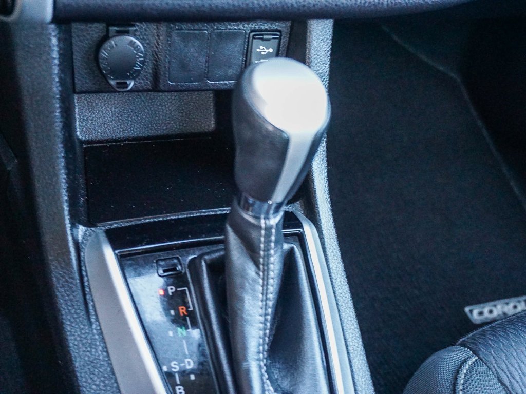 Used 2018 Silver Toyota LE image 23