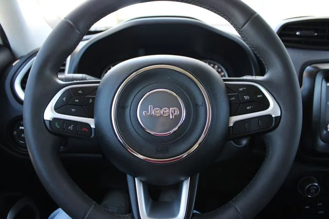 Used 2021 White Jeep Latitude image 8